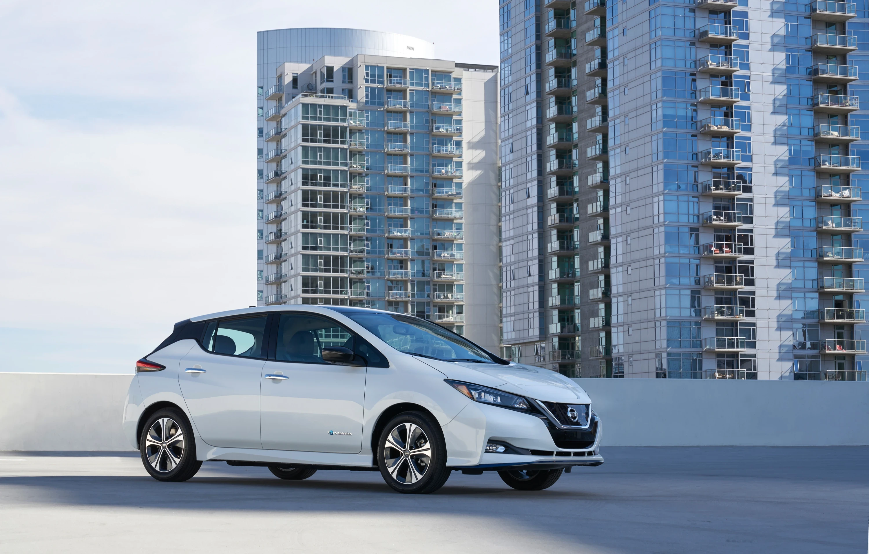 Nissan Leaf e+ 62 kWh exterior view