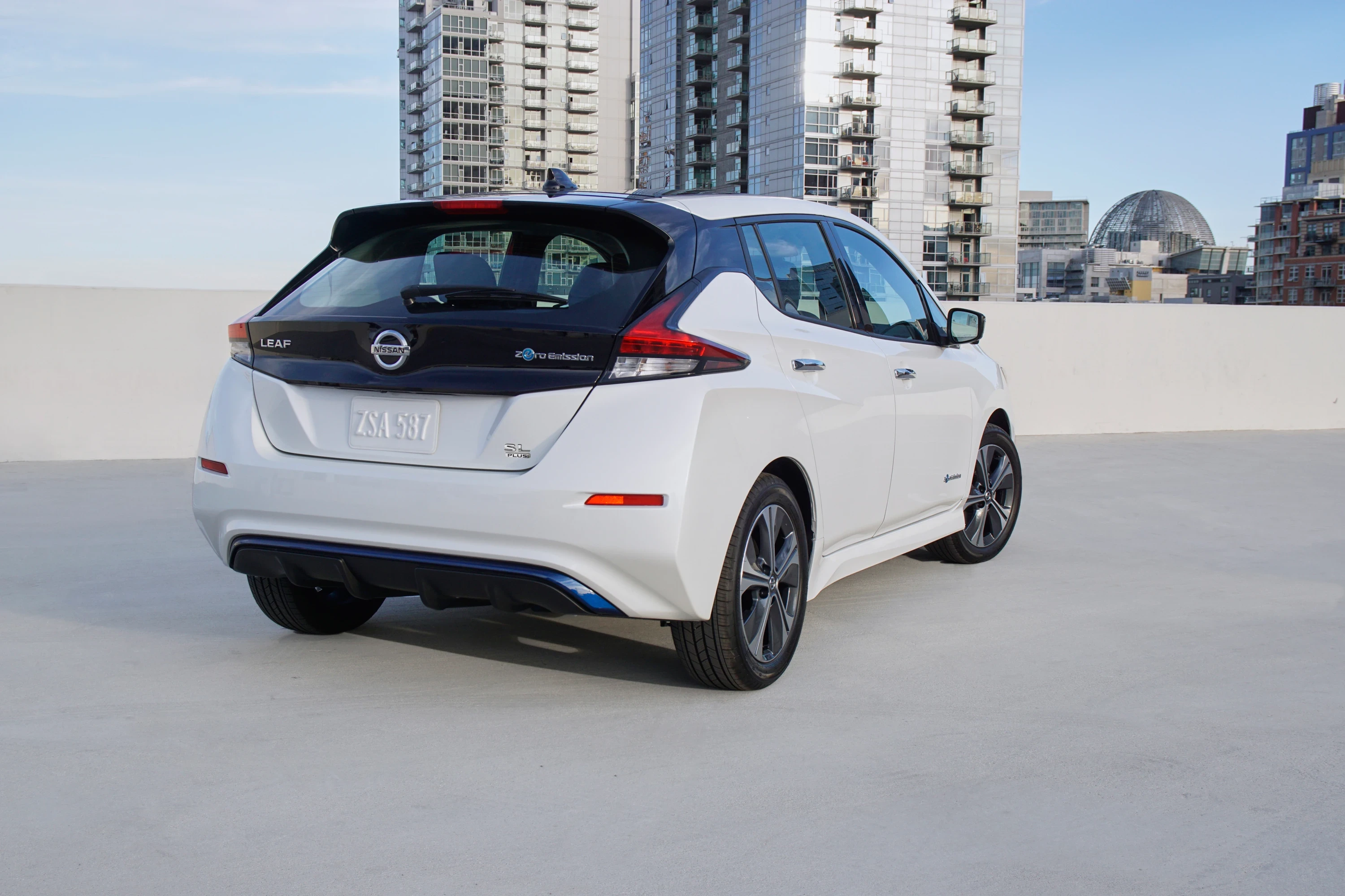 Nissan Leaf e+ 62 kWh exterior view