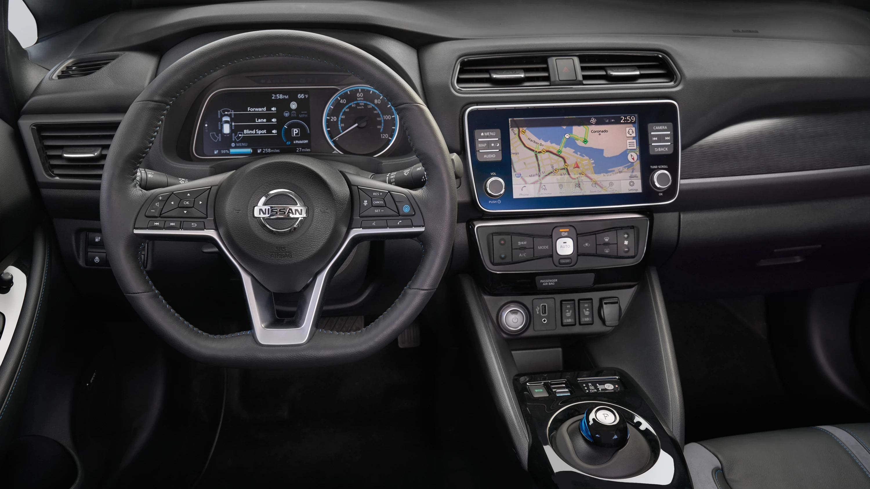Nissan Leaf e+ 62 kWh screens view