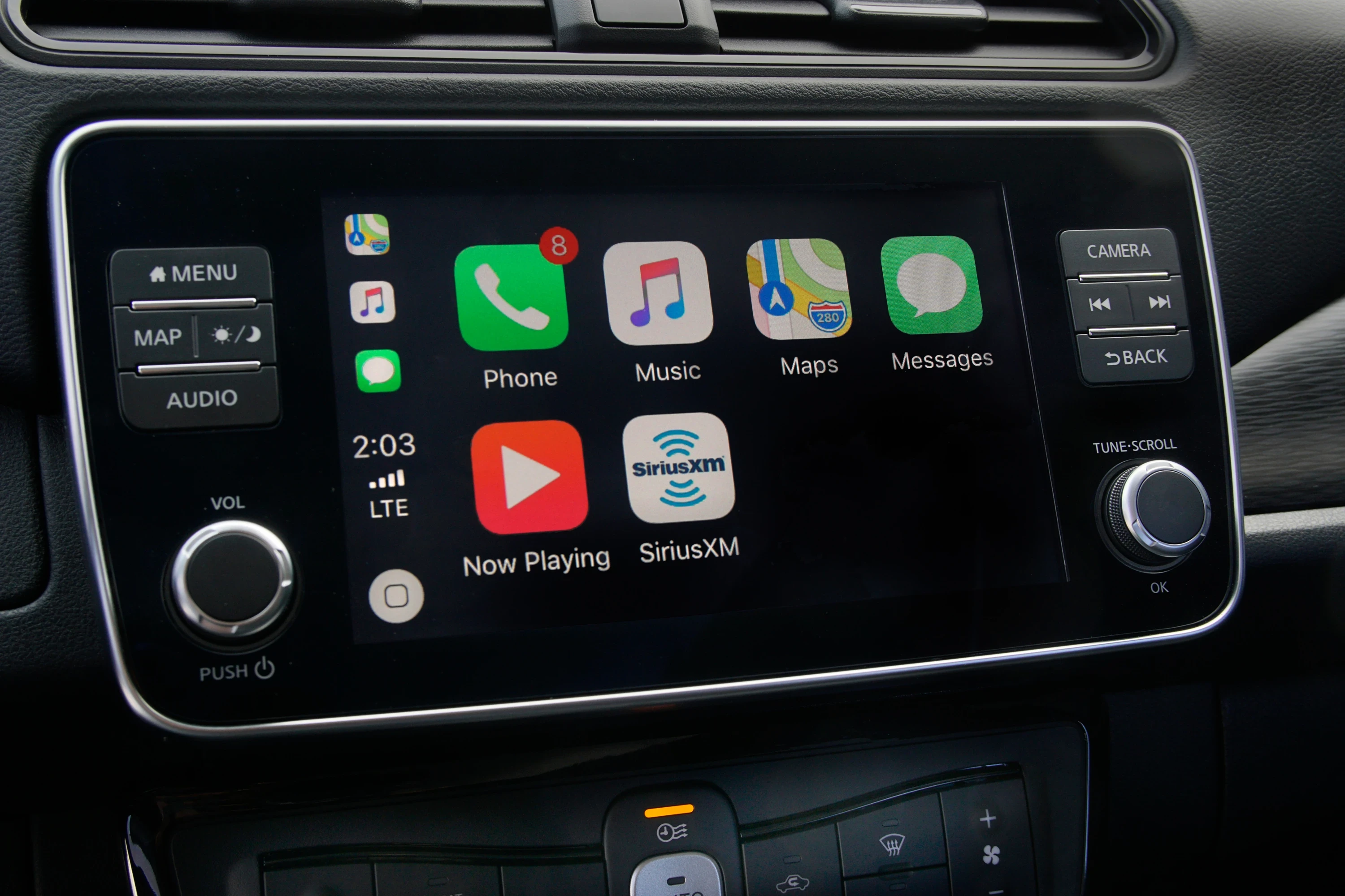 Nissan Leaf e+ 62 kWh screens view