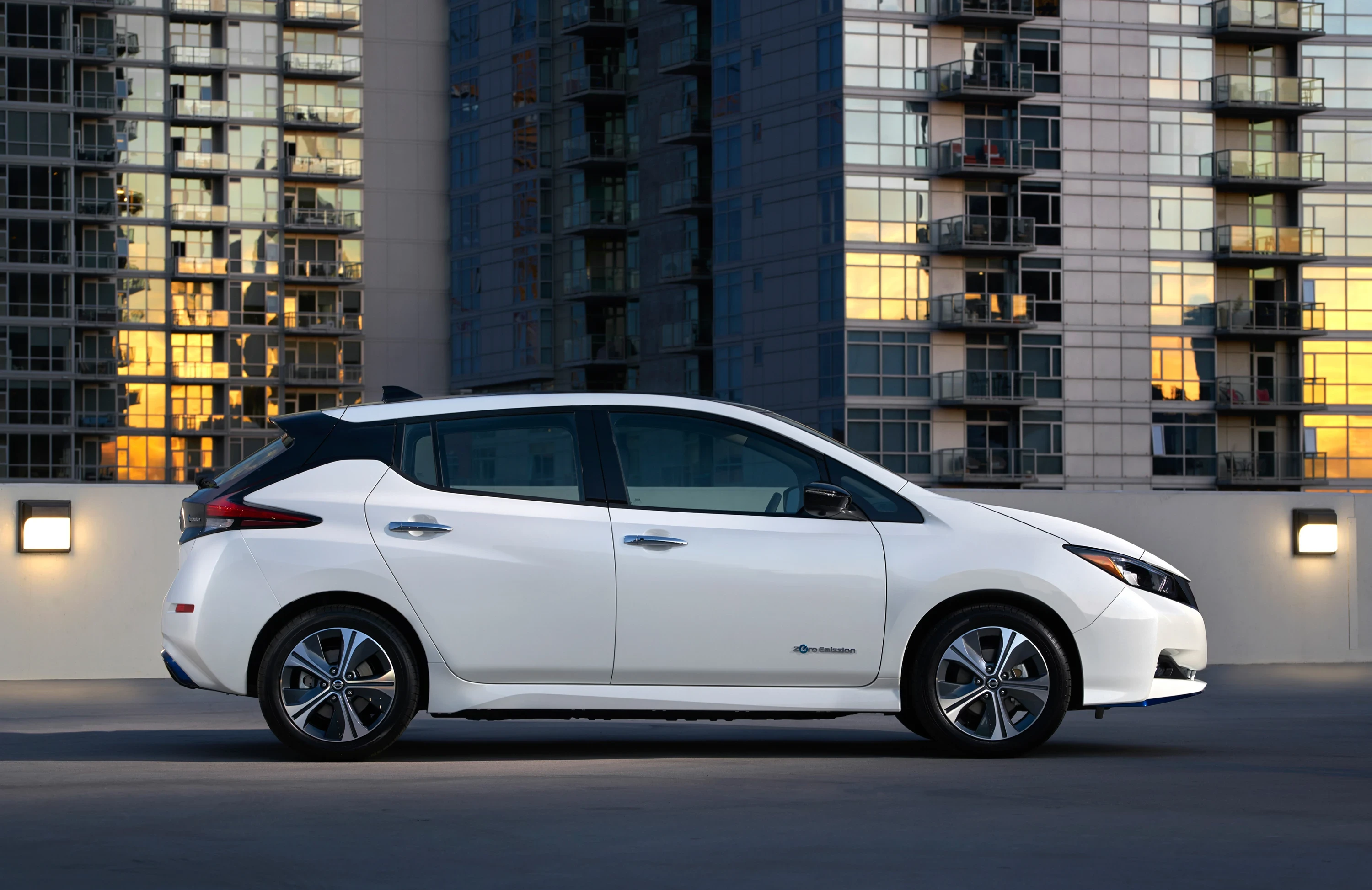 Nissan Leaf e+ 62 kWh exterior view