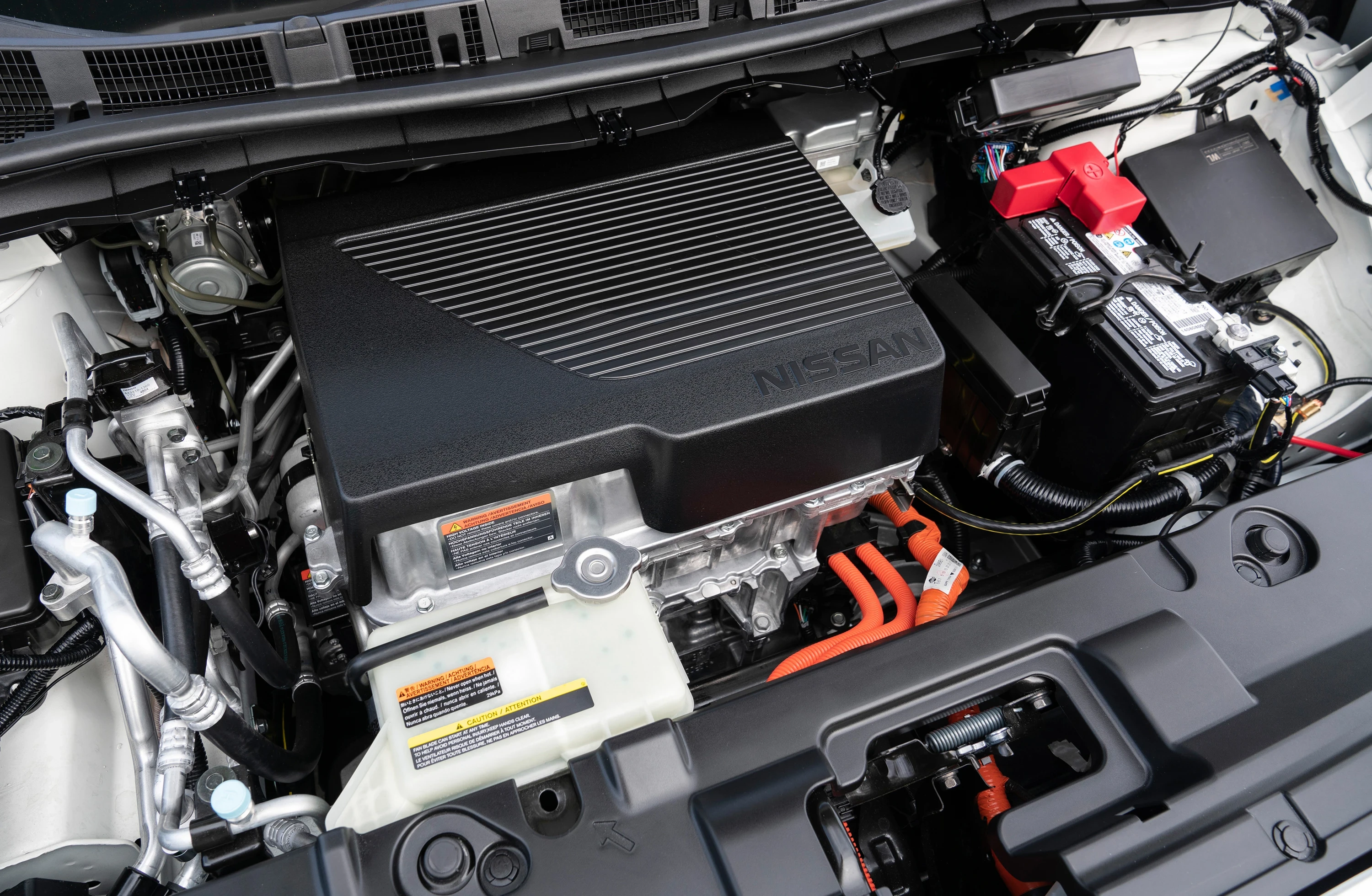 Nissan Leaf e+ 62 kWh technology view