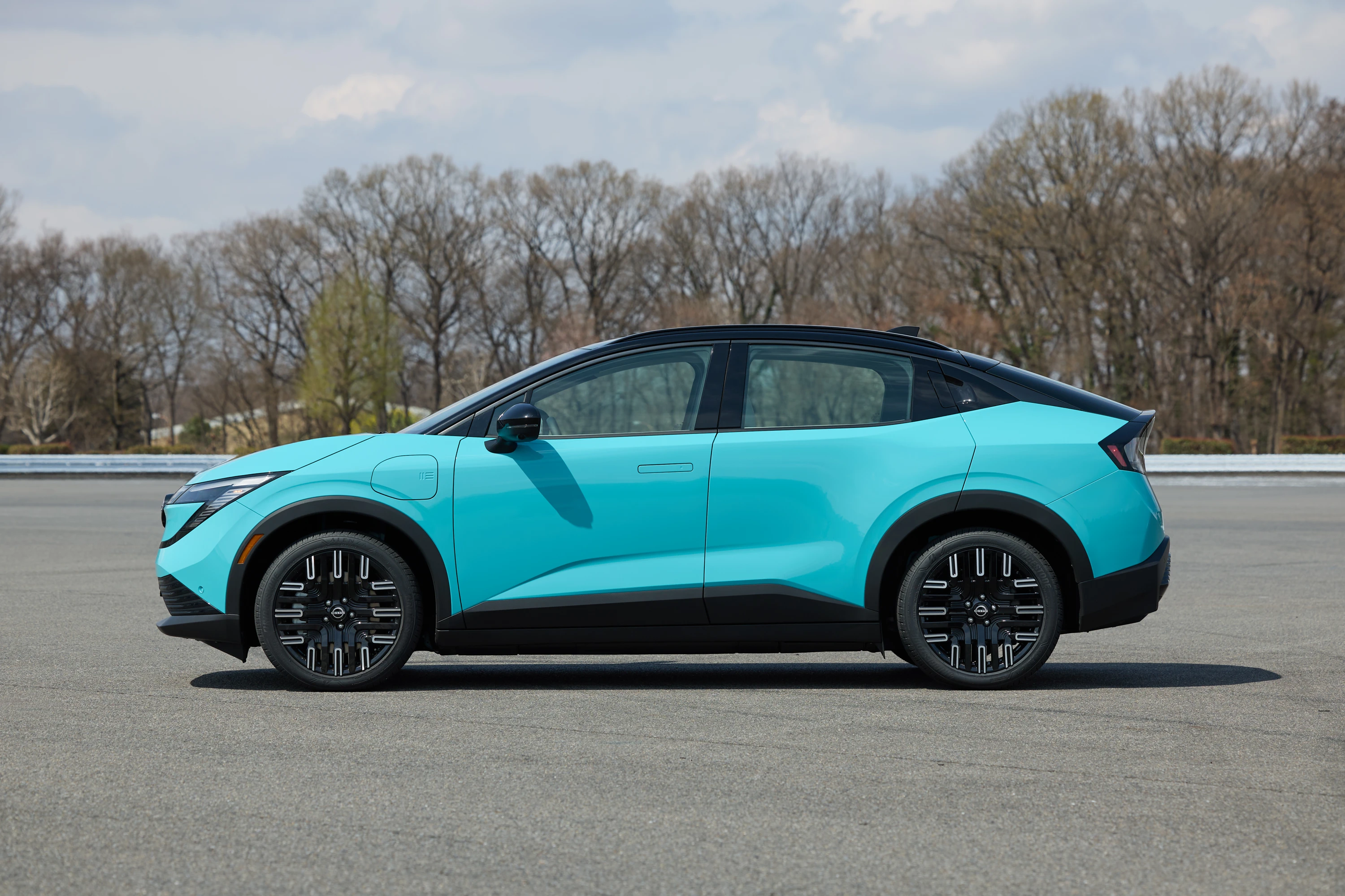 Nissan Leaf Long Range exterior view