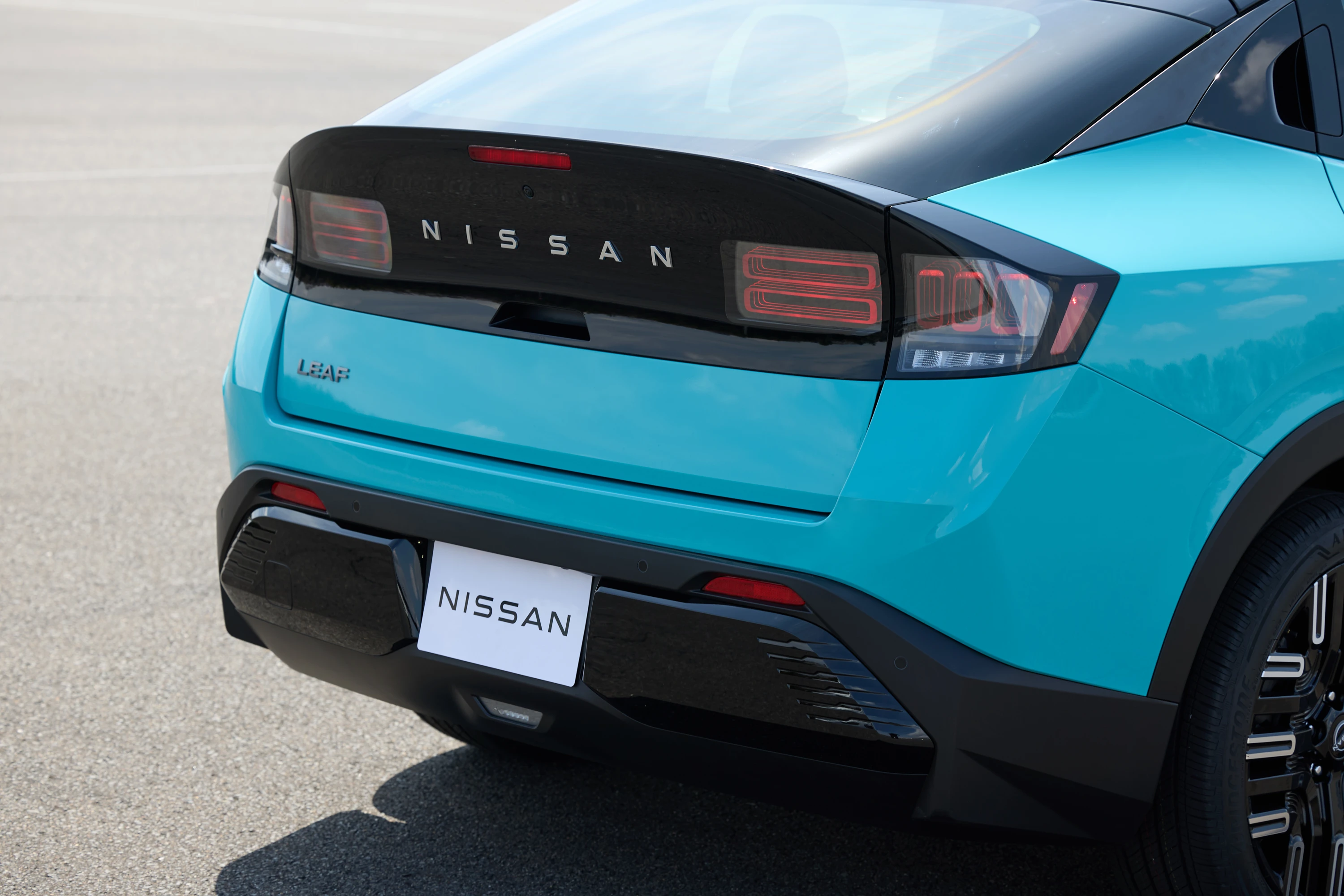 Nissan Leaf Long Range exterior view