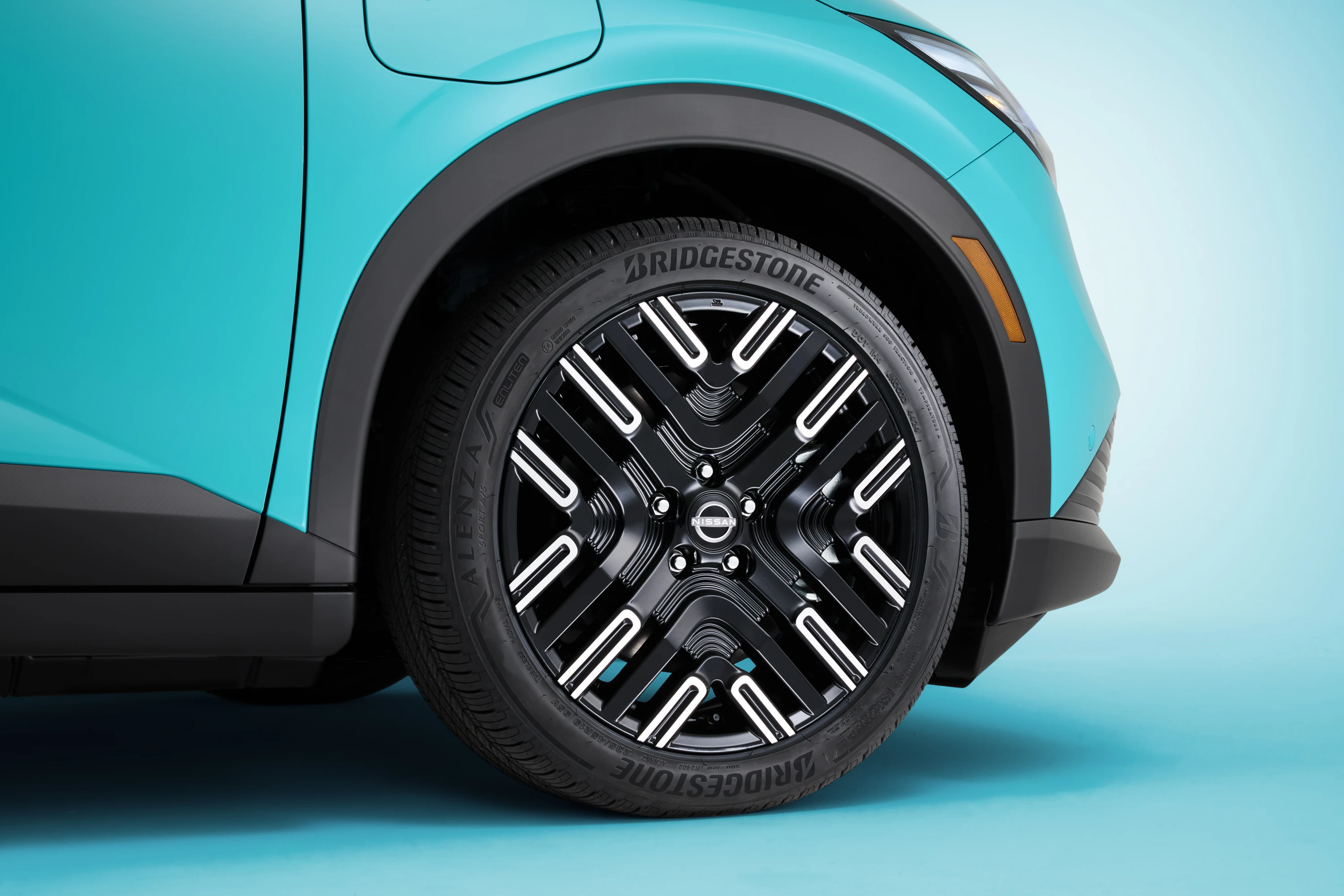 Nissan Leaf Long Range wheels view