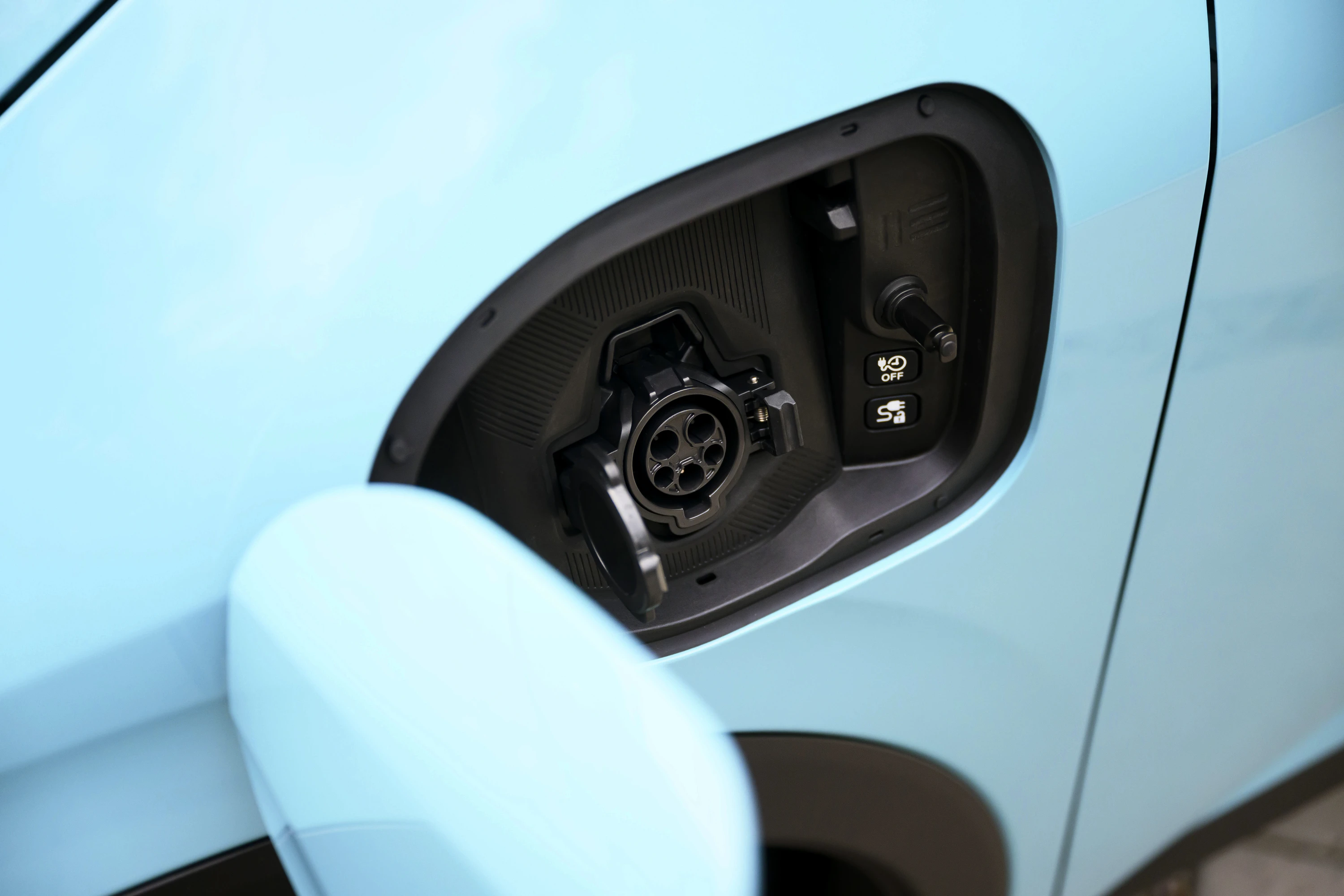 Nissan Leaf Long Range chargport view