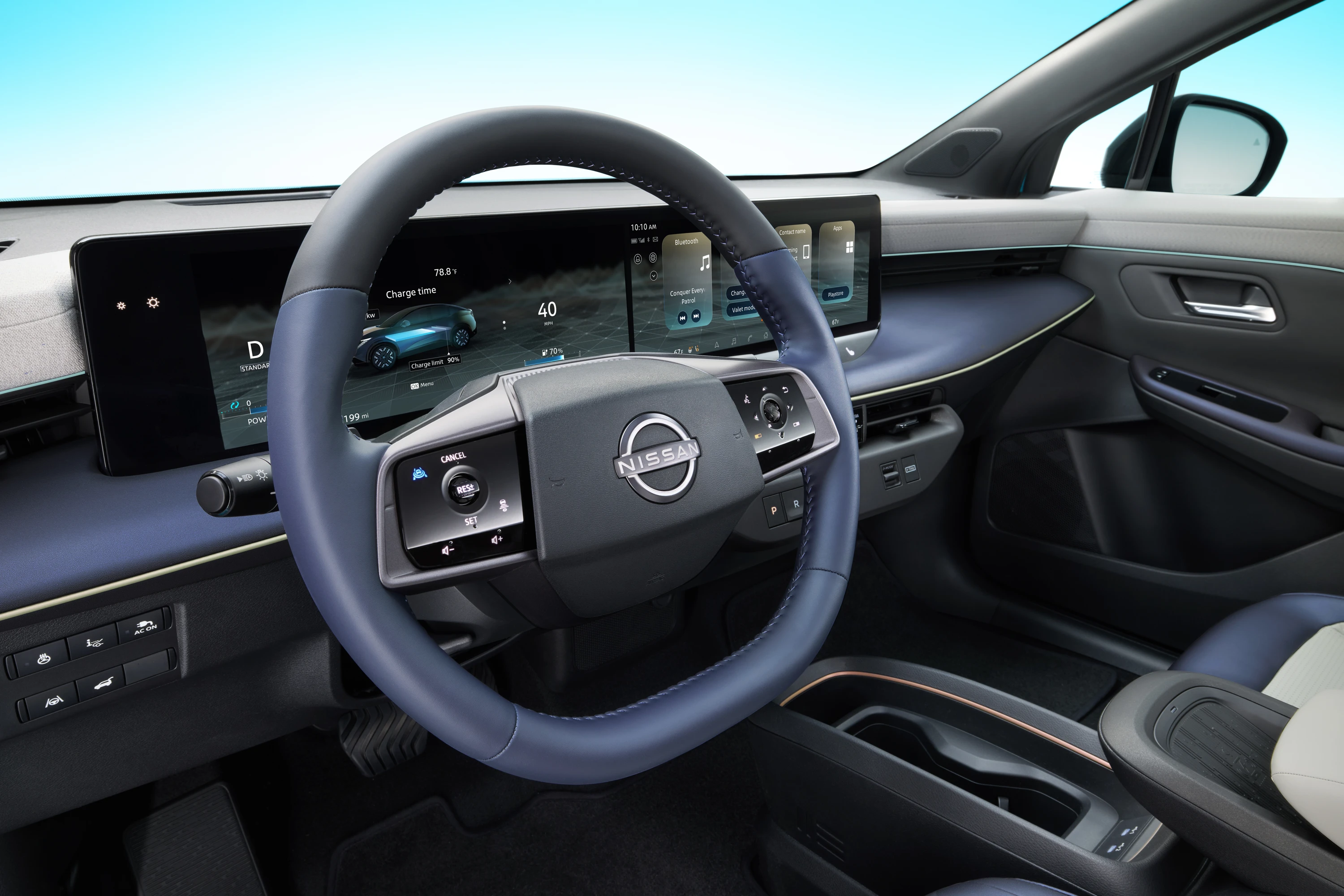 Nissan Leaf Long Range screens view