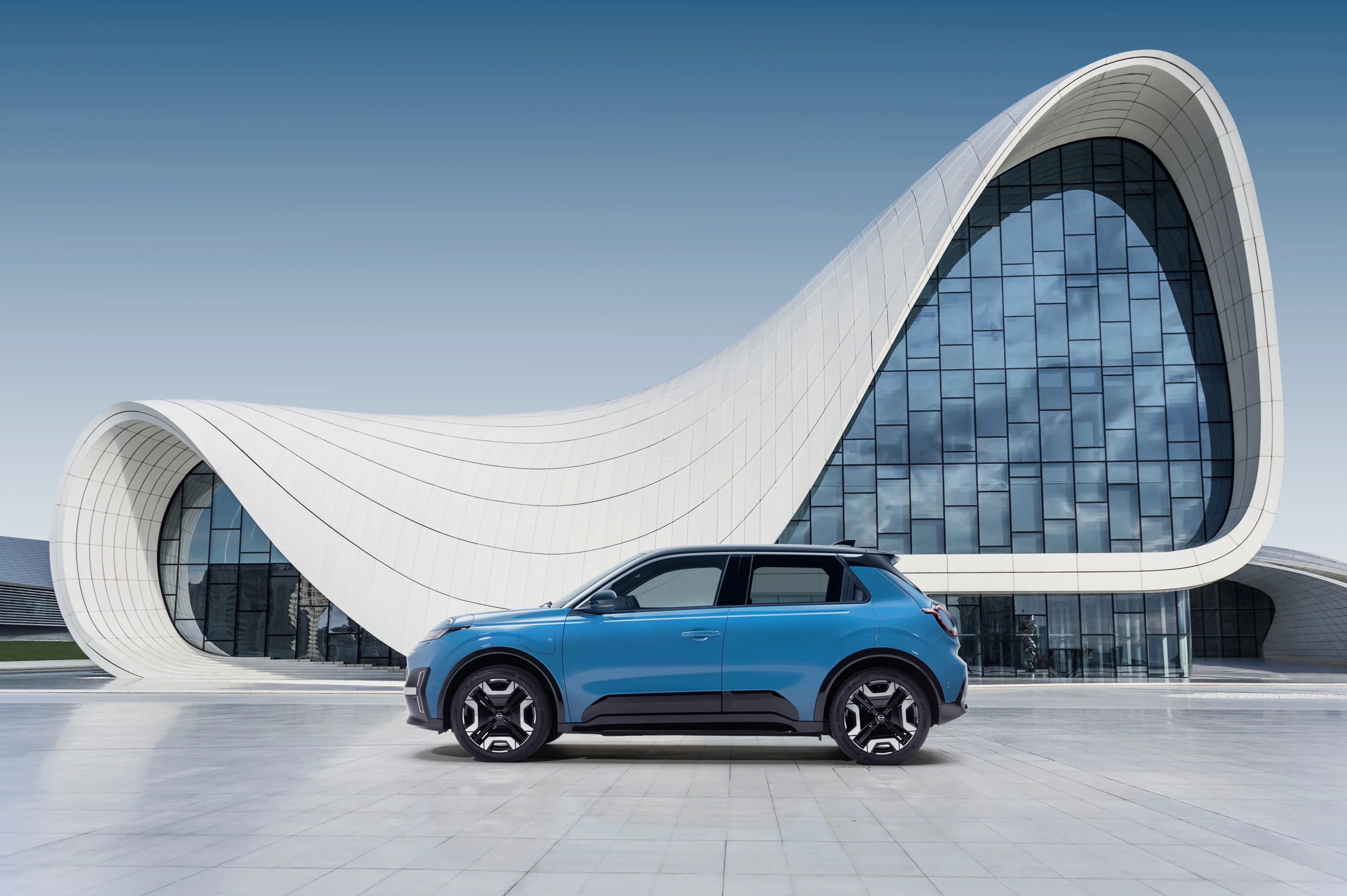 Nissan Micra 40kWh exterior view