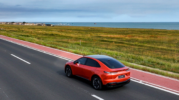 Onvo L60 AWD exterior view