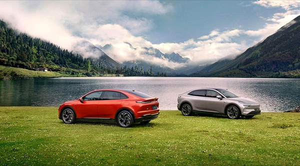 Onvo L60 AWD exterior view