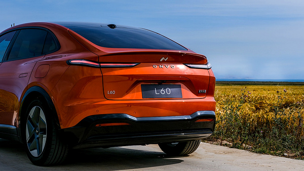Onvo L60 AWD exterior view