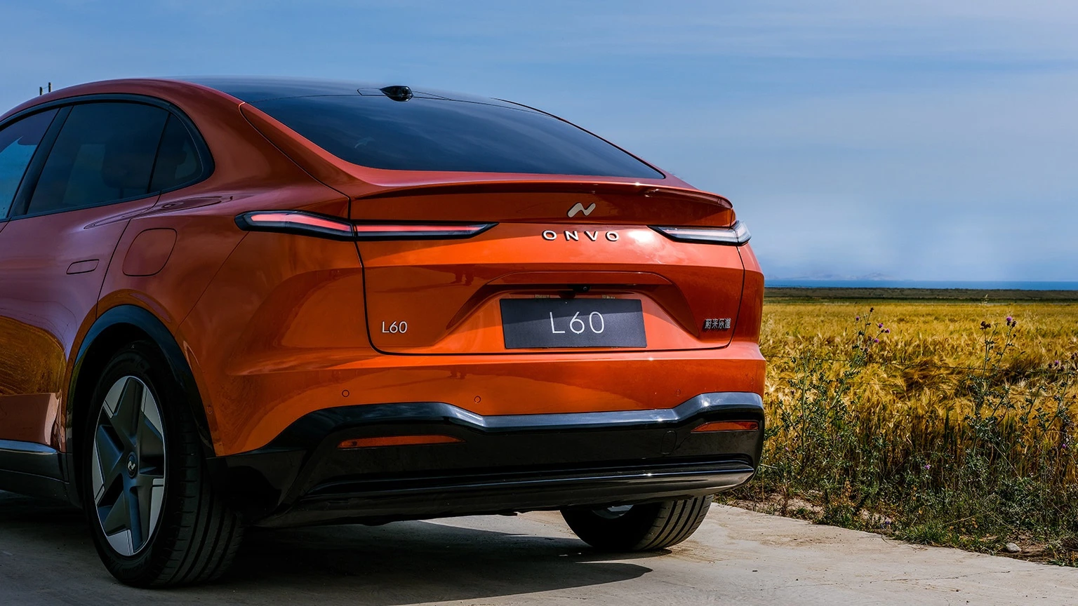 Onvo L60 AWD exterior view