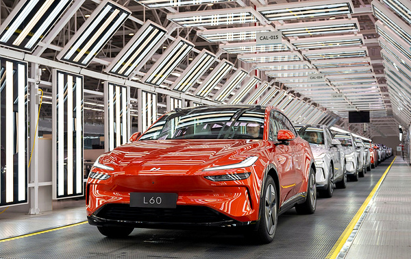 Onvo L60 AWD exterior view