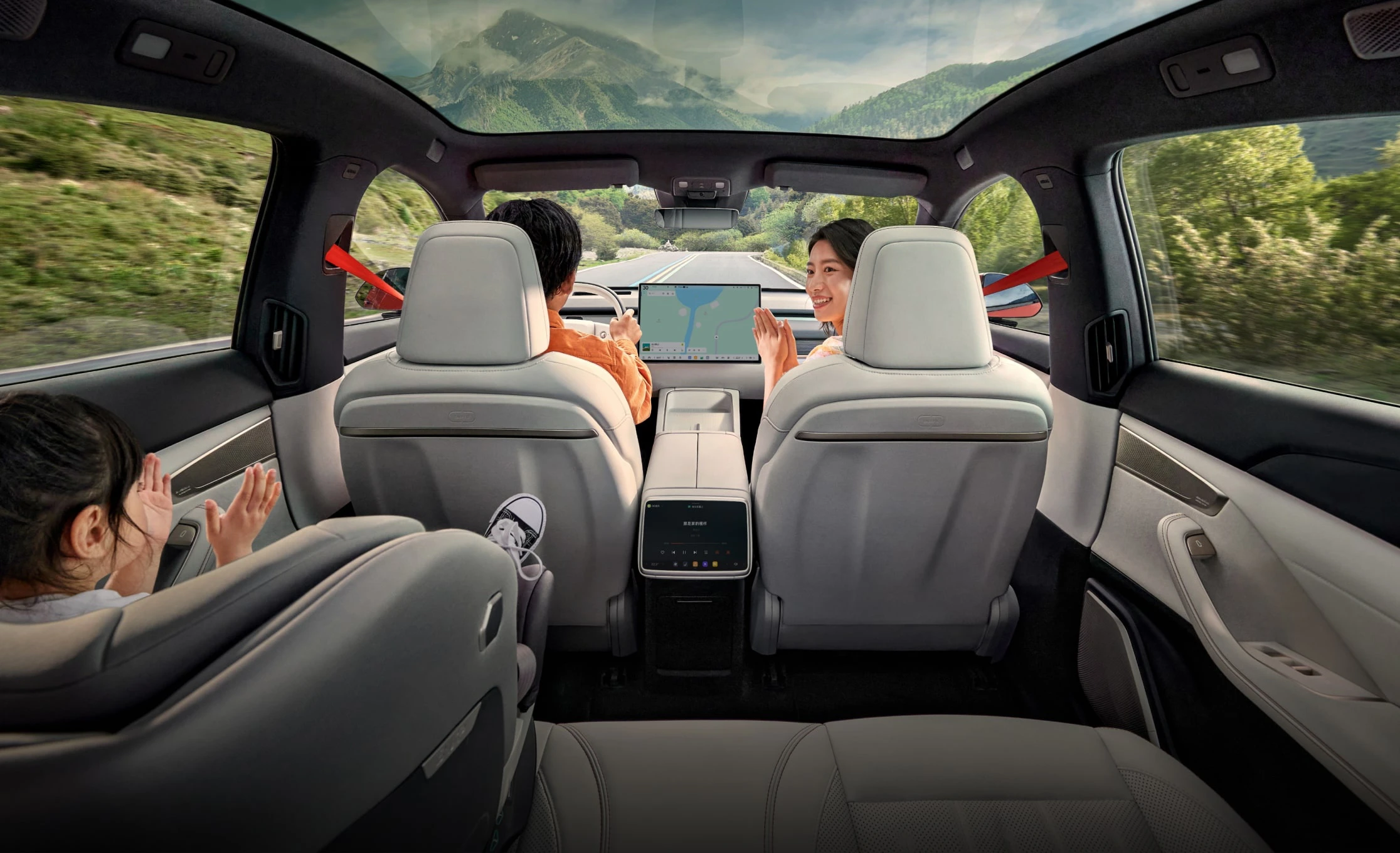 Onvo L60 AWD interior view