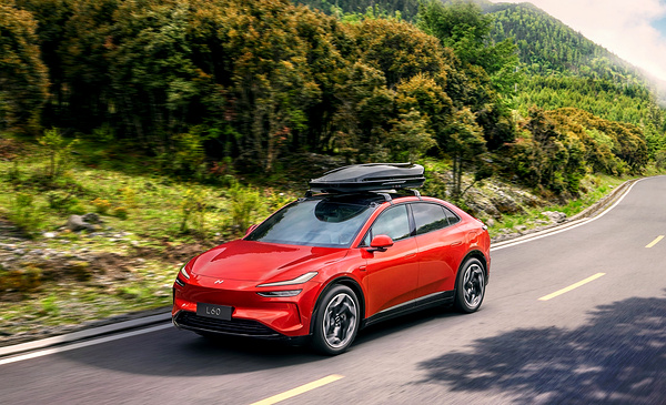 Onvo L60 AWD roofbox view