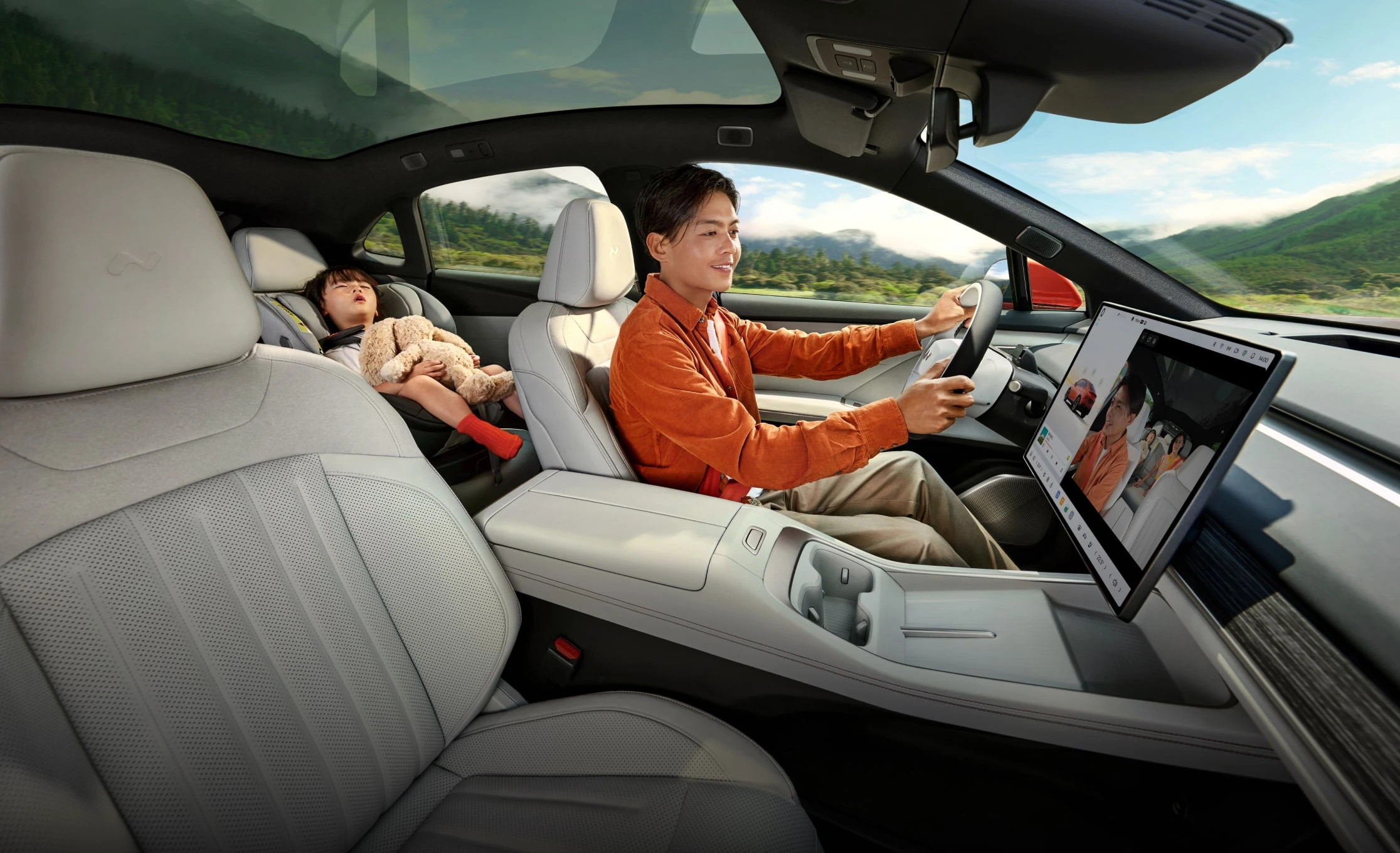 Onvo L60 RWD frontseats view