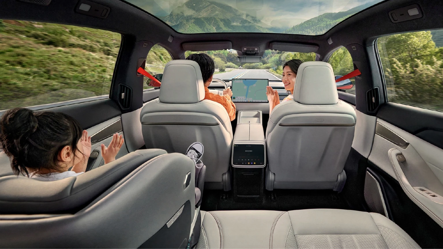 Onvo L60 RWD interior view