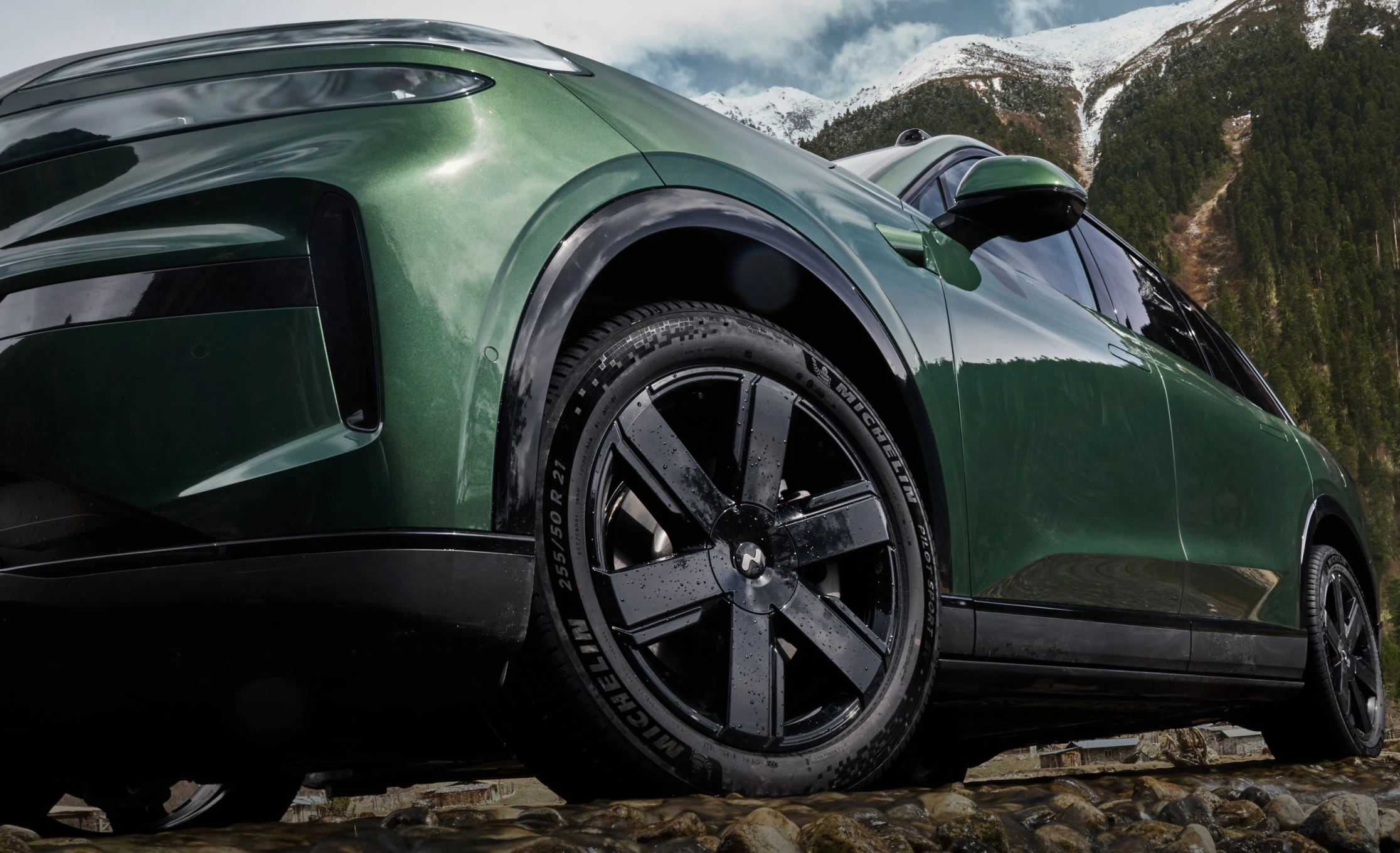 Onvo L80 AWD 85 kWh wheels view