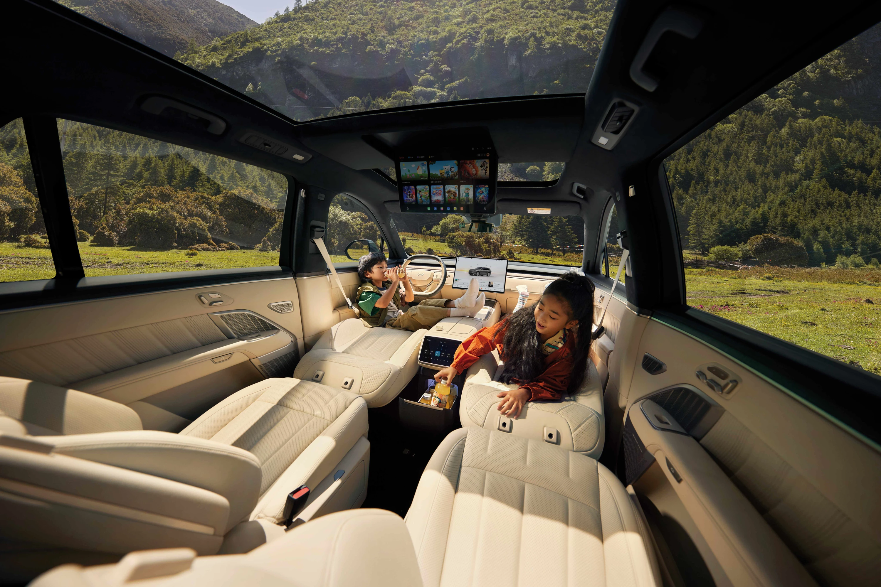 ONVO L90 AWD interior view
