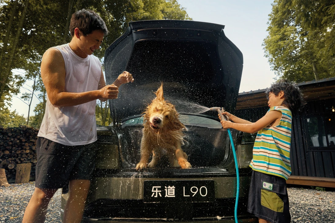 ONVO L90 AWD trunk view