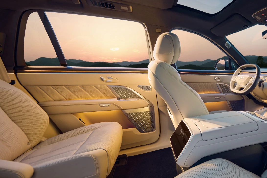 ONVO L90 AWD interior view