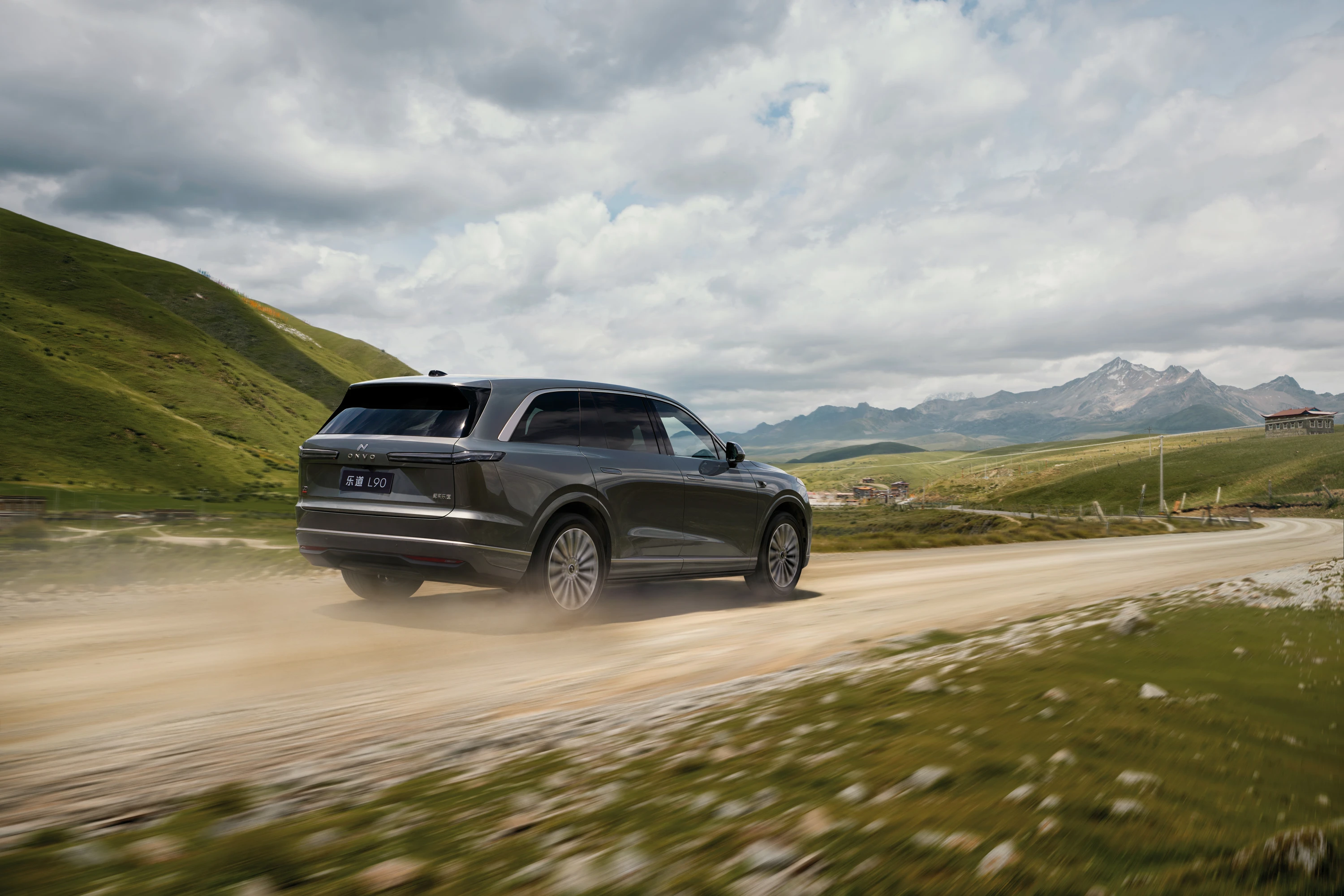 ONVO L90 AWD dynamic view