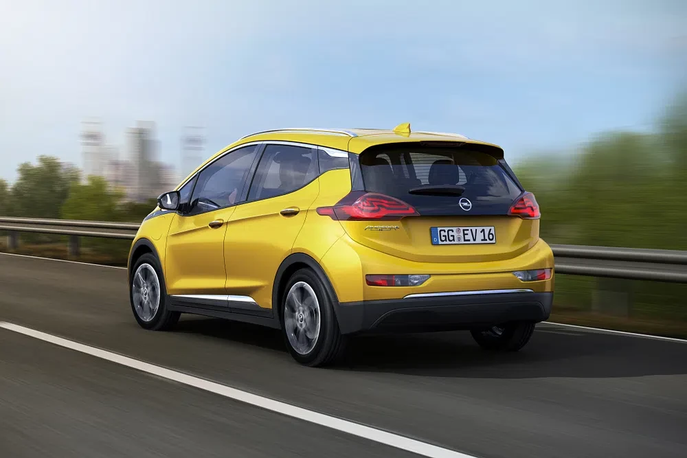 opel Ampera-e 60 kWh exterior view