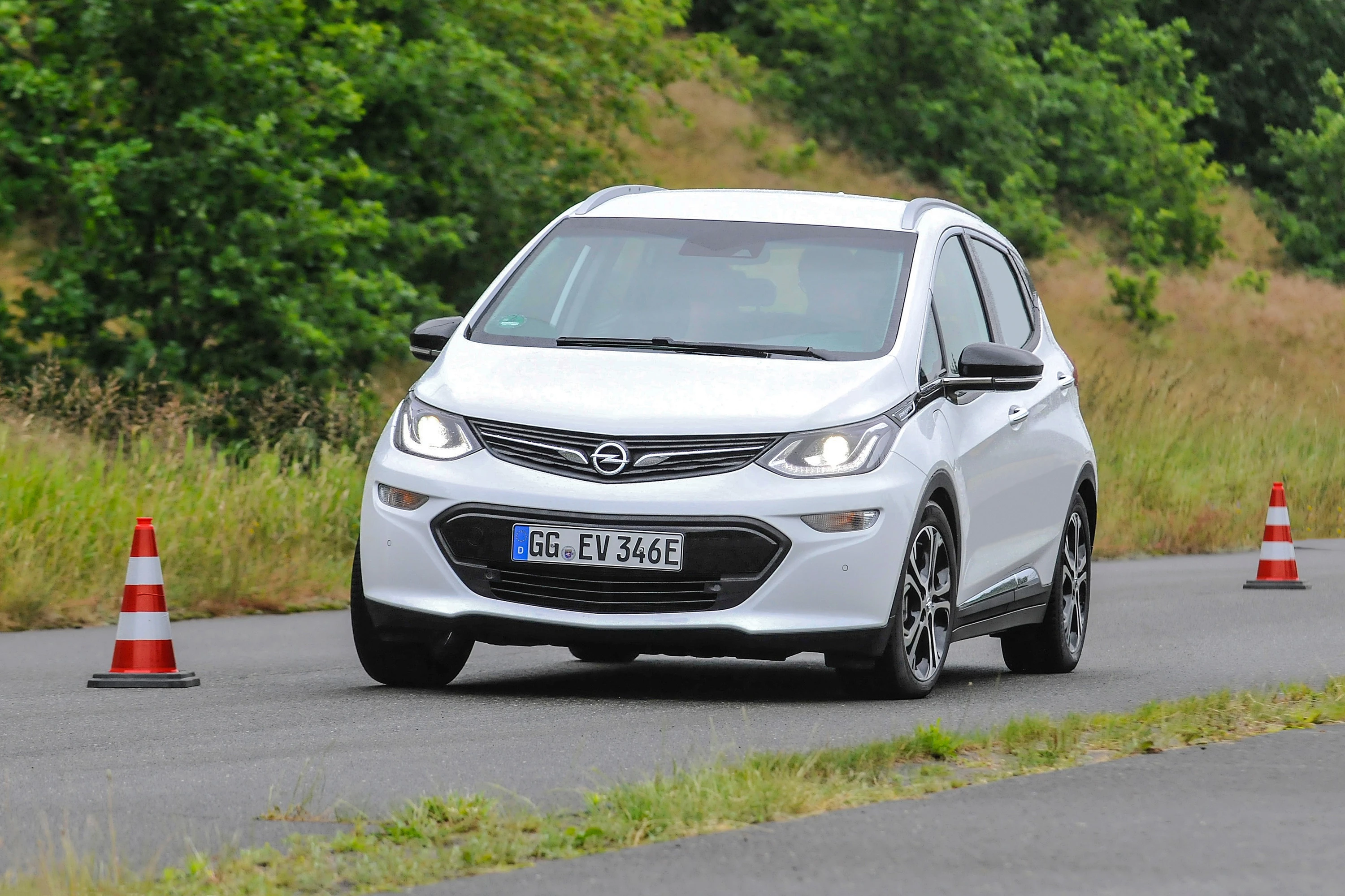 opel Ampera-e 60 kWh exterior view