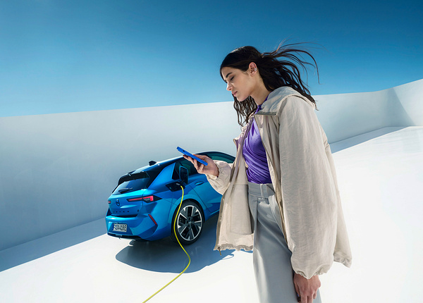 Opel Astra Electric charging view
