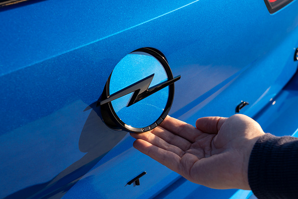 Opel Astra Electric details view