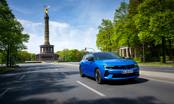 Opel Astra Electric exterior view