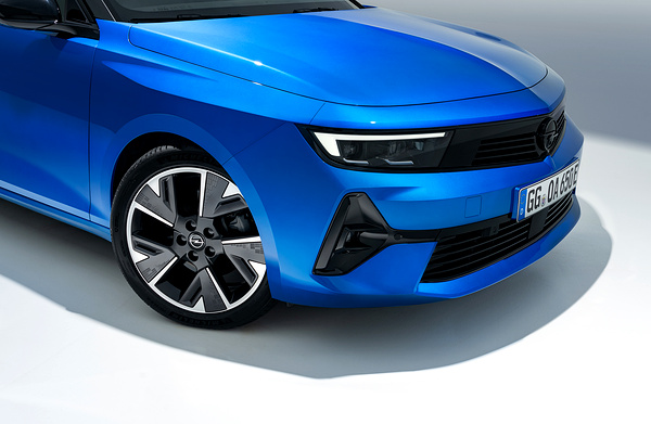 Opel Astra Electric headlights view