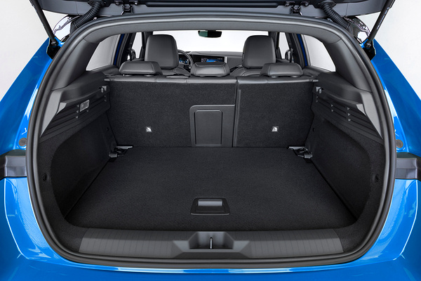 Opel Astra Electric trunk view