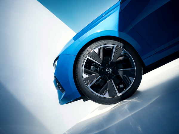 Opel Astra Electric wheels view