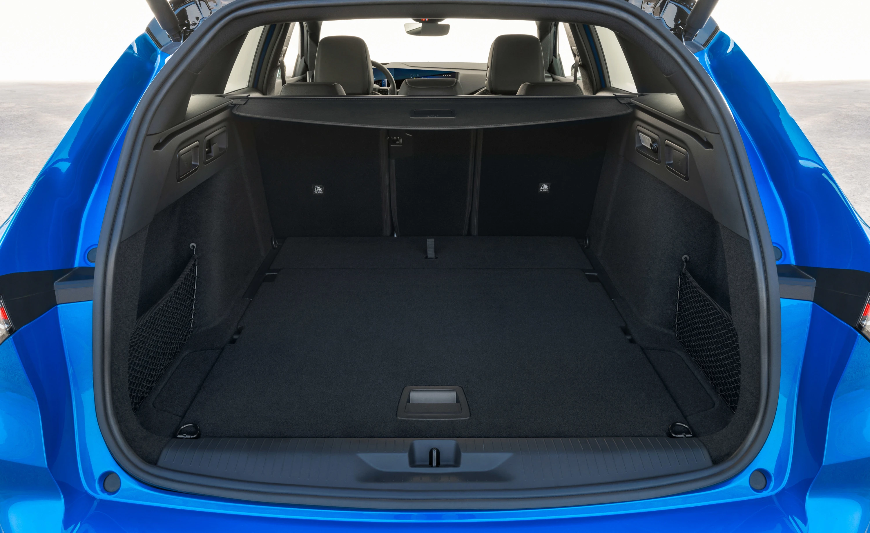 Opel Astra Sports Tourer Electric trunk view