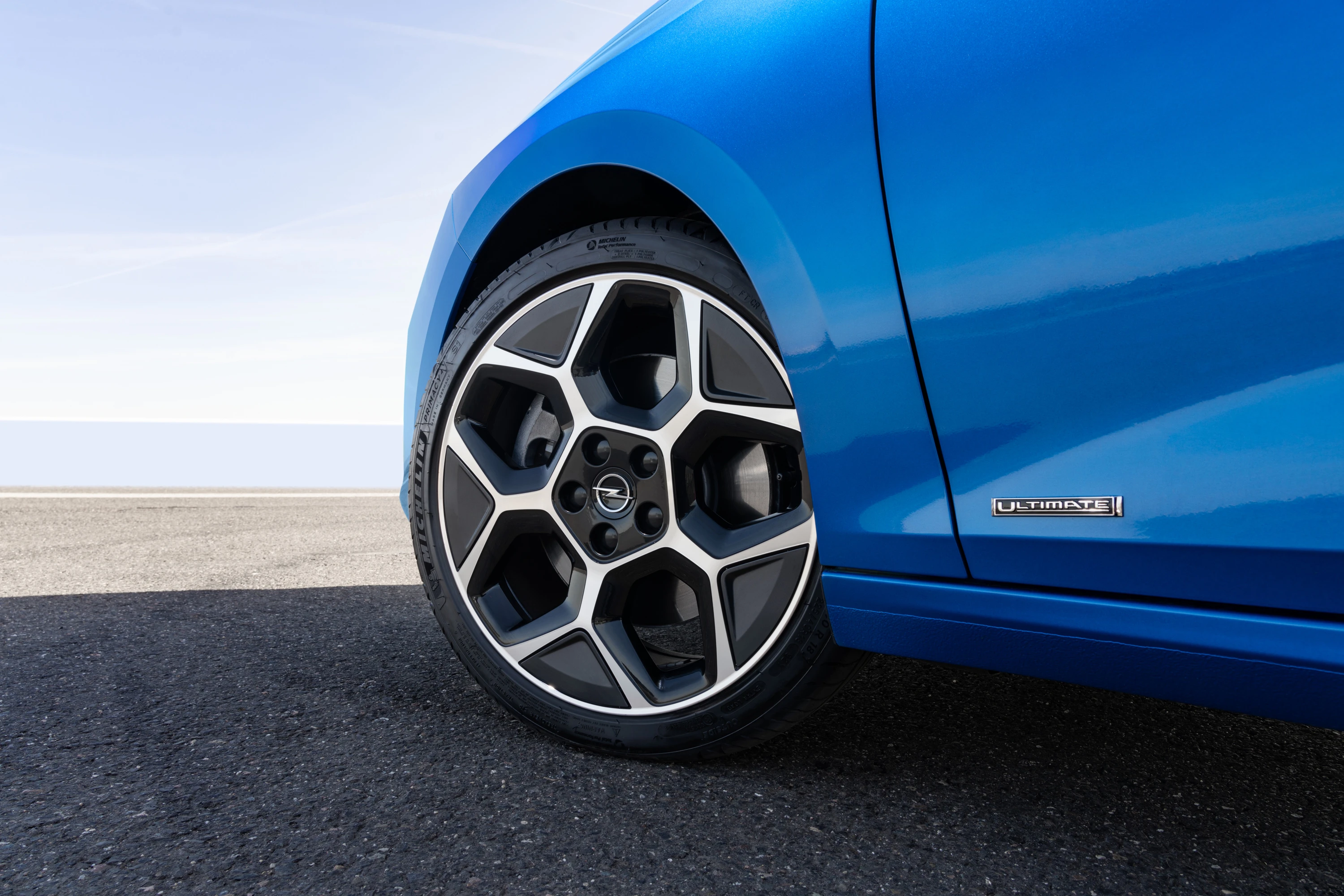Opel Astra Sports Tourer Electric wheels view