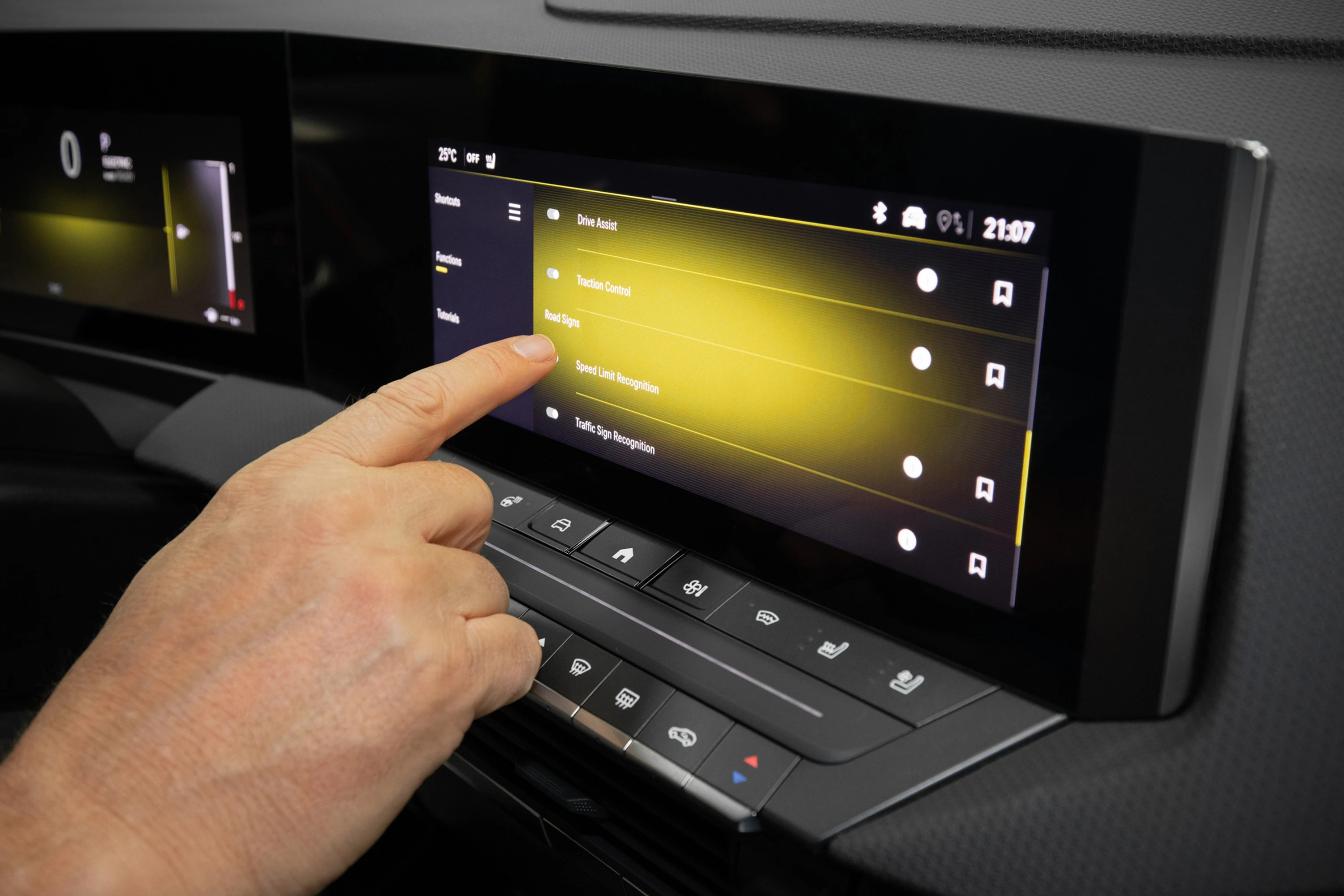 Opel Astra Sports Tourer Electric screens view