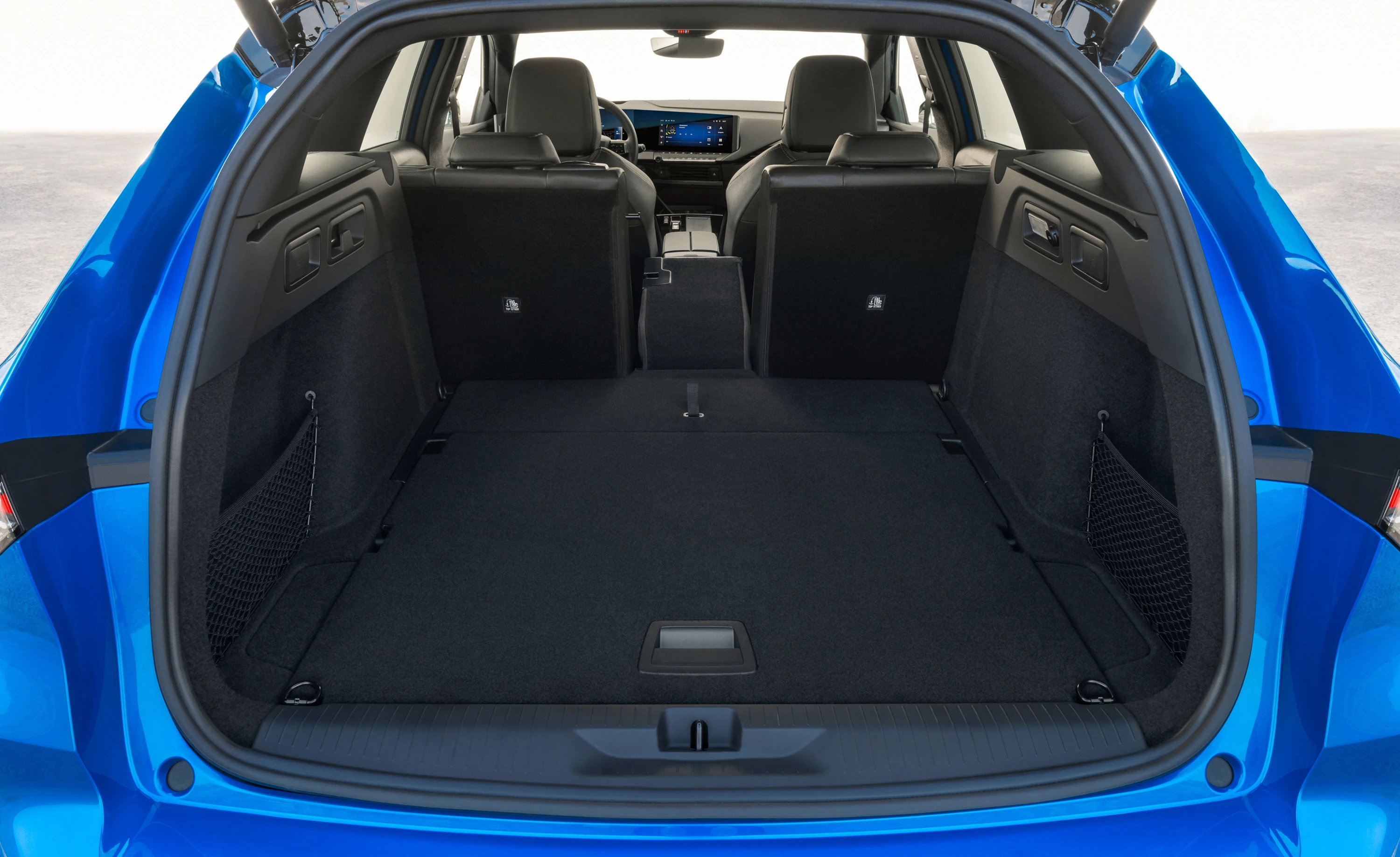 Opel Astra Sports Tourer Electric trunk view
