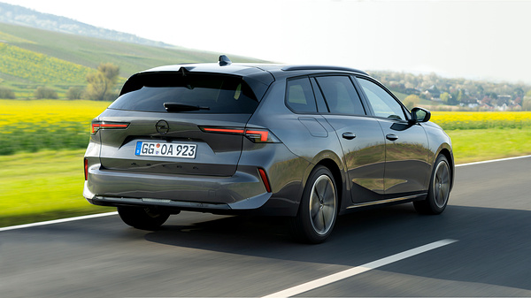 Opel Astra Sports Tourer Electric exterior view