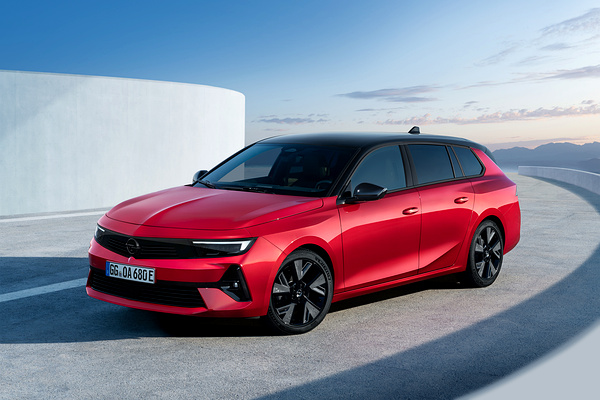 Opel Astra Sports Tourer Electric exterior view