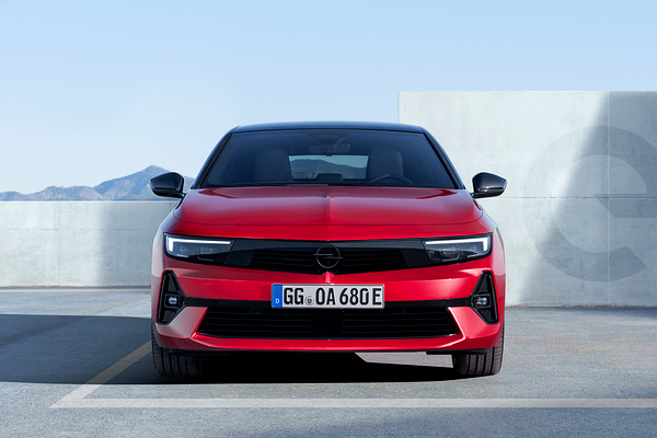 Opel Astra Sports Tourer Electric headlights view