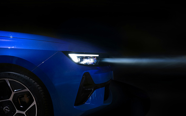 Opel Astra Sports Tourer Electric headlights view