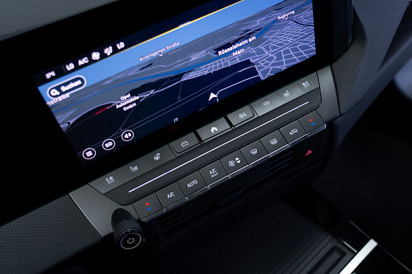 Opel Astra Sports Tourer Electric screens view