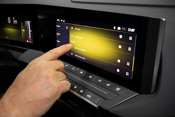 Opel Astra Sports Tourer Electric screens view