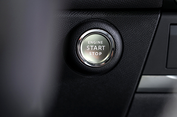 Opel Astra Sports Tourer Electric startstopbutton view