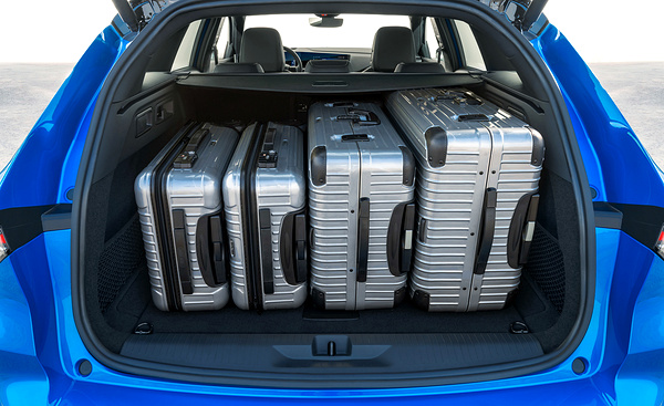 Opel Astra Sports Tourer Electric trunk view