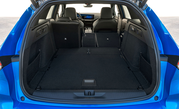 Opel Astra Sports Tourer Electric trunk view
