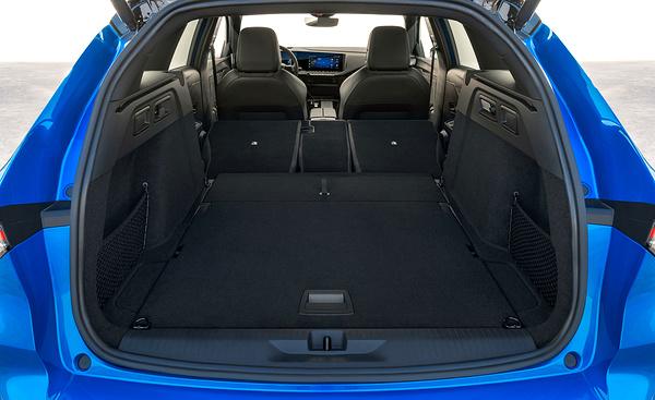 Opel Astra Sports Tourer Electric trunk view