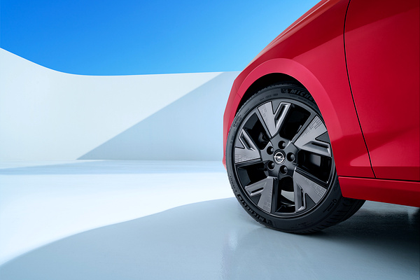 Opel Astra Sports Tourer Electric wheels view