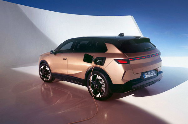 Opel Grandland charging view